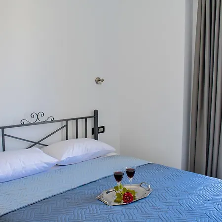 Katsaros Luxury Apts 5min Walk To Beach Planos