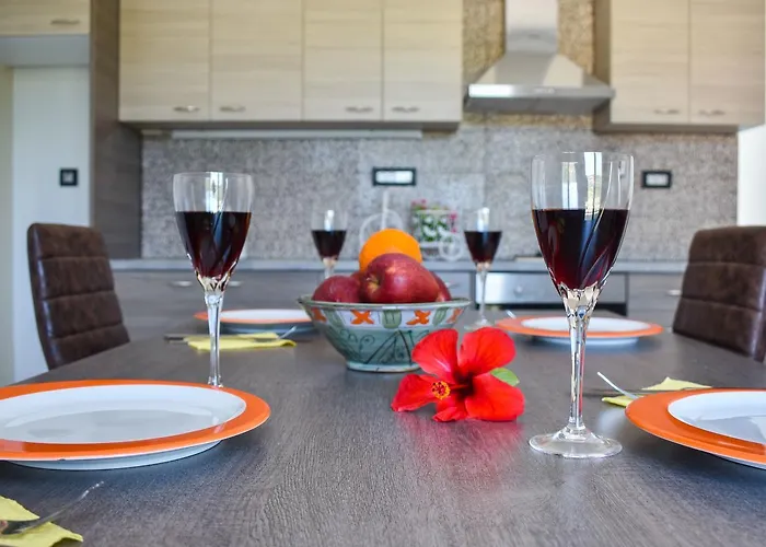 Katsaros Luxury Apts 5min Walk To Beach