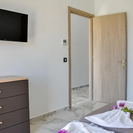 Katsaros Luxury Apts 5min Walk To Beach