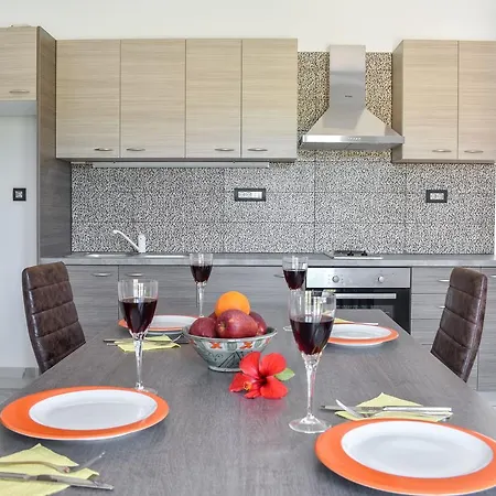 Katsaros Luxury Apts 5min Walk To Beach Lägenhet *