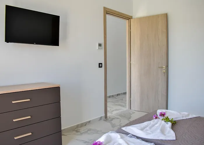 Katsaros Luxury Apts 5min Walk To Beach